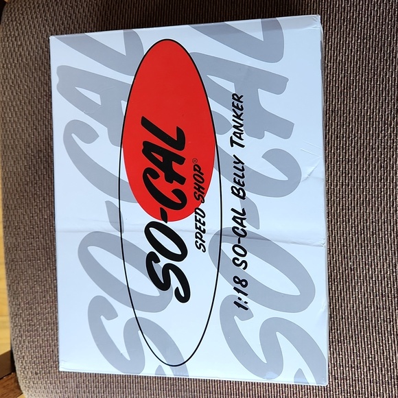 SO-CAL Speed Shop Belly Tanker 1:18 scale - Picture 12 of 16